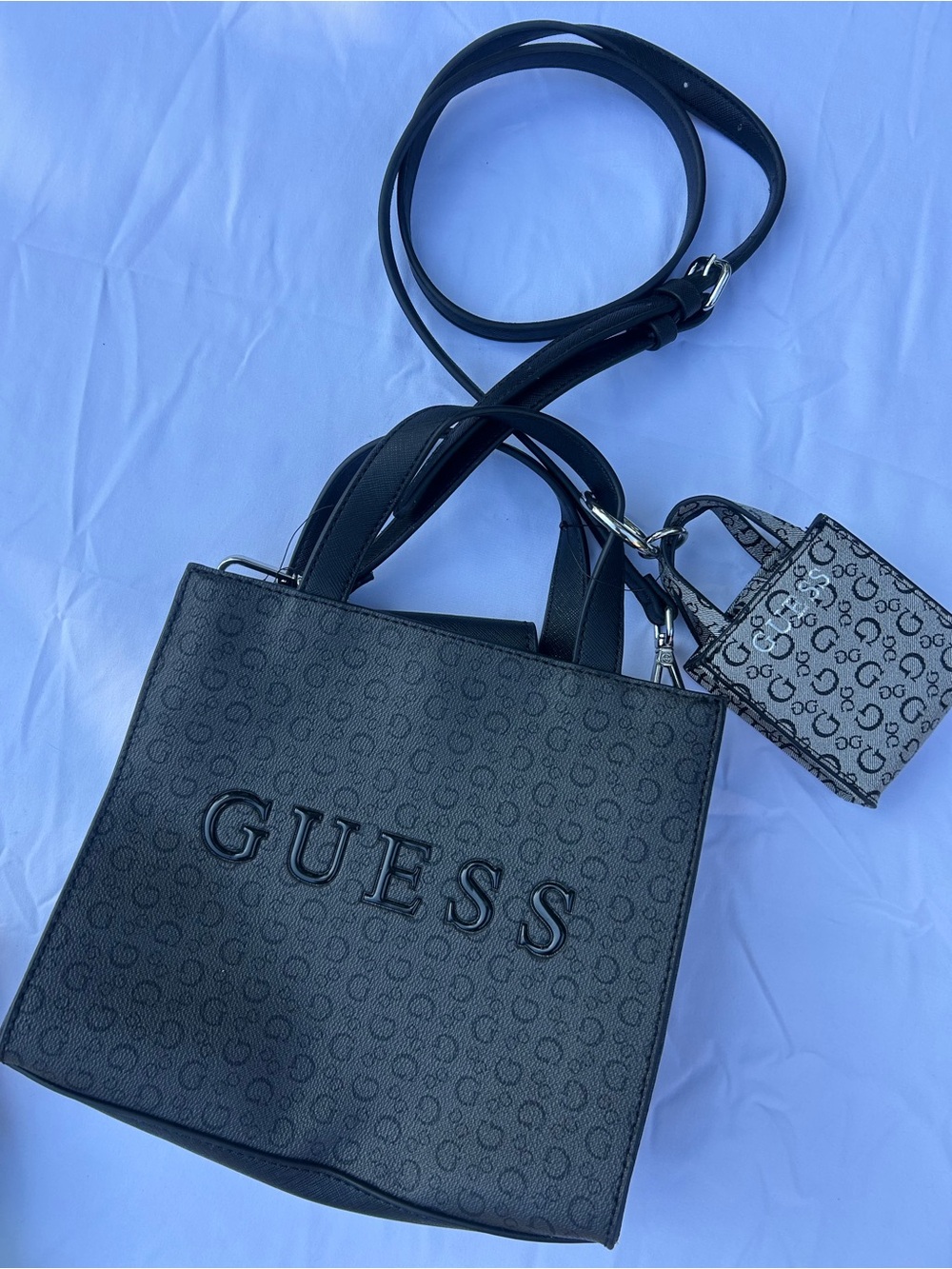 GUESS Black Gelber mini tote bag & mini pouch keychain